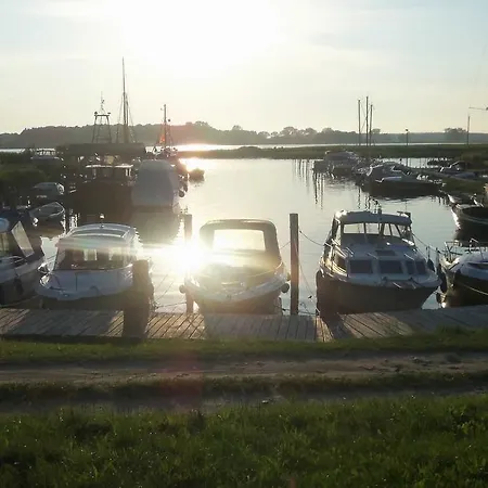 Lejlighed Haus _am Peene_ufer_ Fewo Moewenne Zecherin (Molschow, Vorpommern-Greifswald)